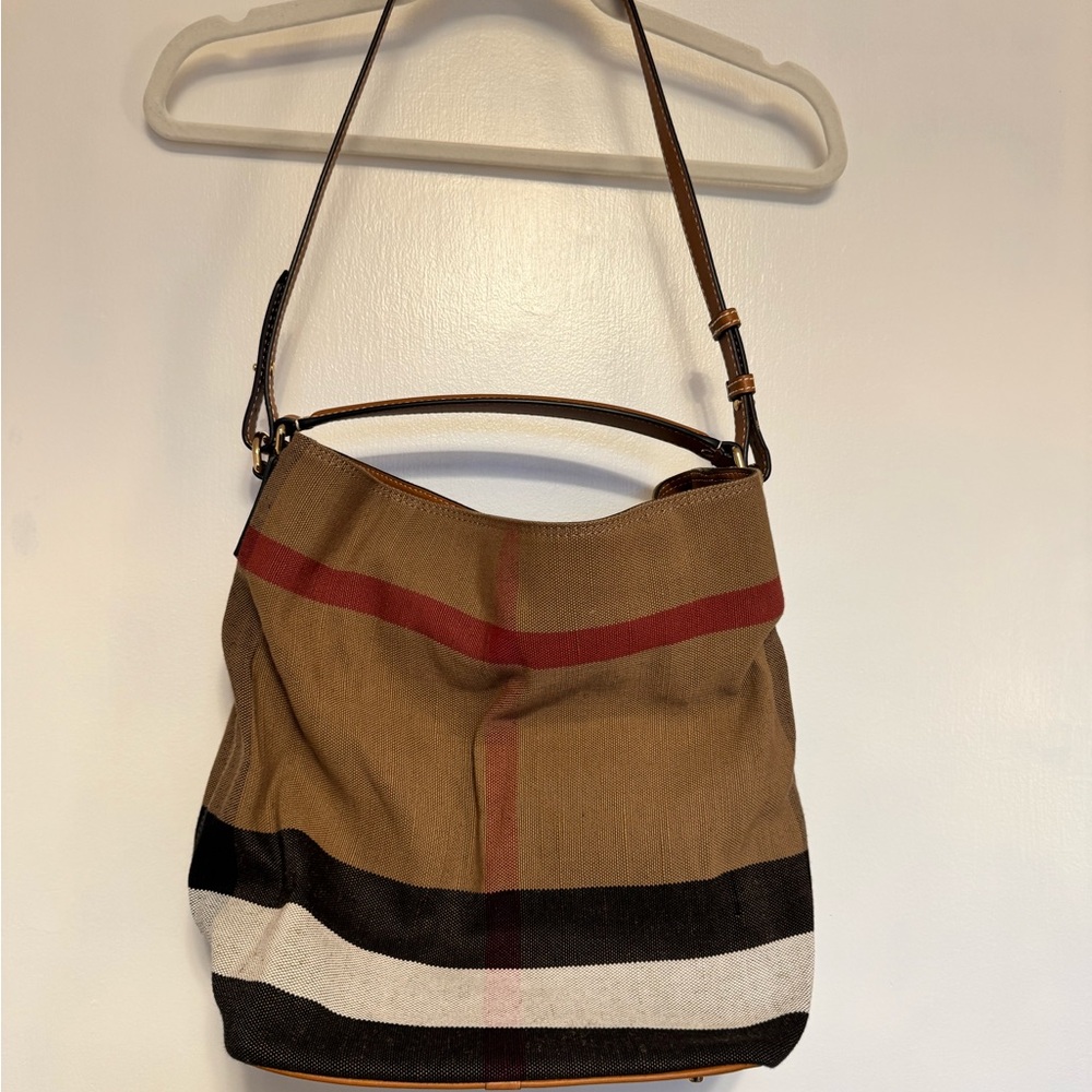 Burberry Ashby Linen Bucket Bag NWT unattached